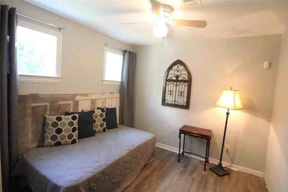 4000 Winfield Ave ##B - Photo 6 of 10