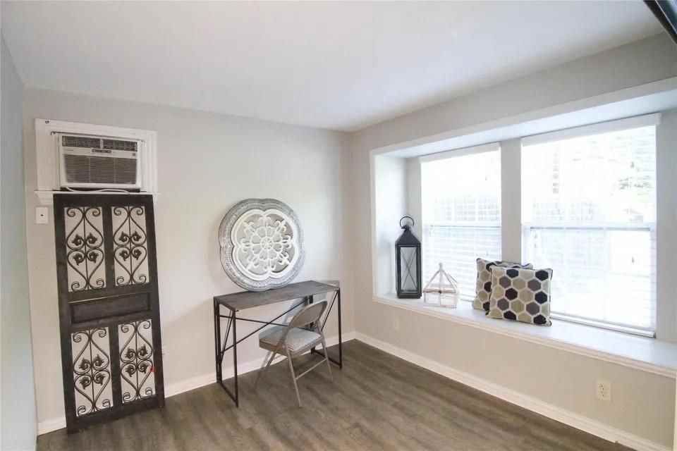 4000 Winfield Ave ##B - Photo 7 of 10