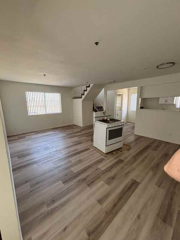 6431 Los Robles Ave ##12 - Photo 3 of 11