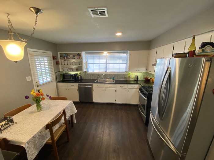 1305 E Main St - Photo 5 of 25