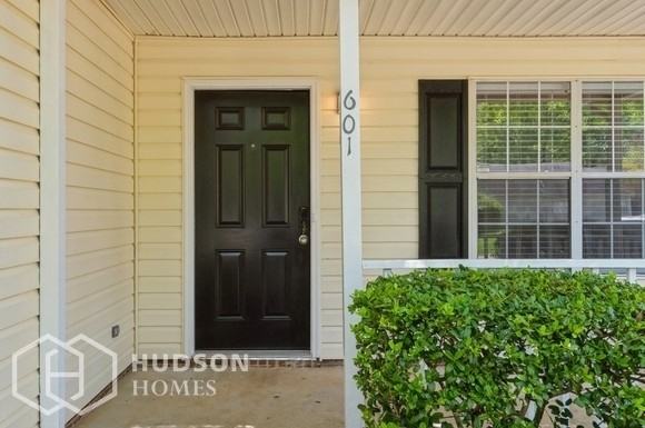 601 Pennwood Ln - Photo 3 of 25