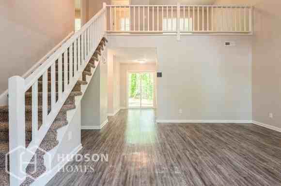 601 Pennwood Ln - Photo 4 of 25