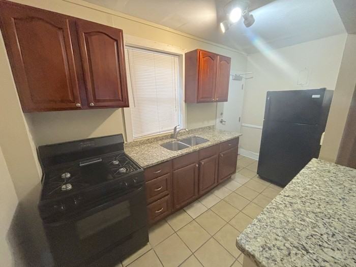 1217 Colonial Ave #B1 - Photo 3 of 9