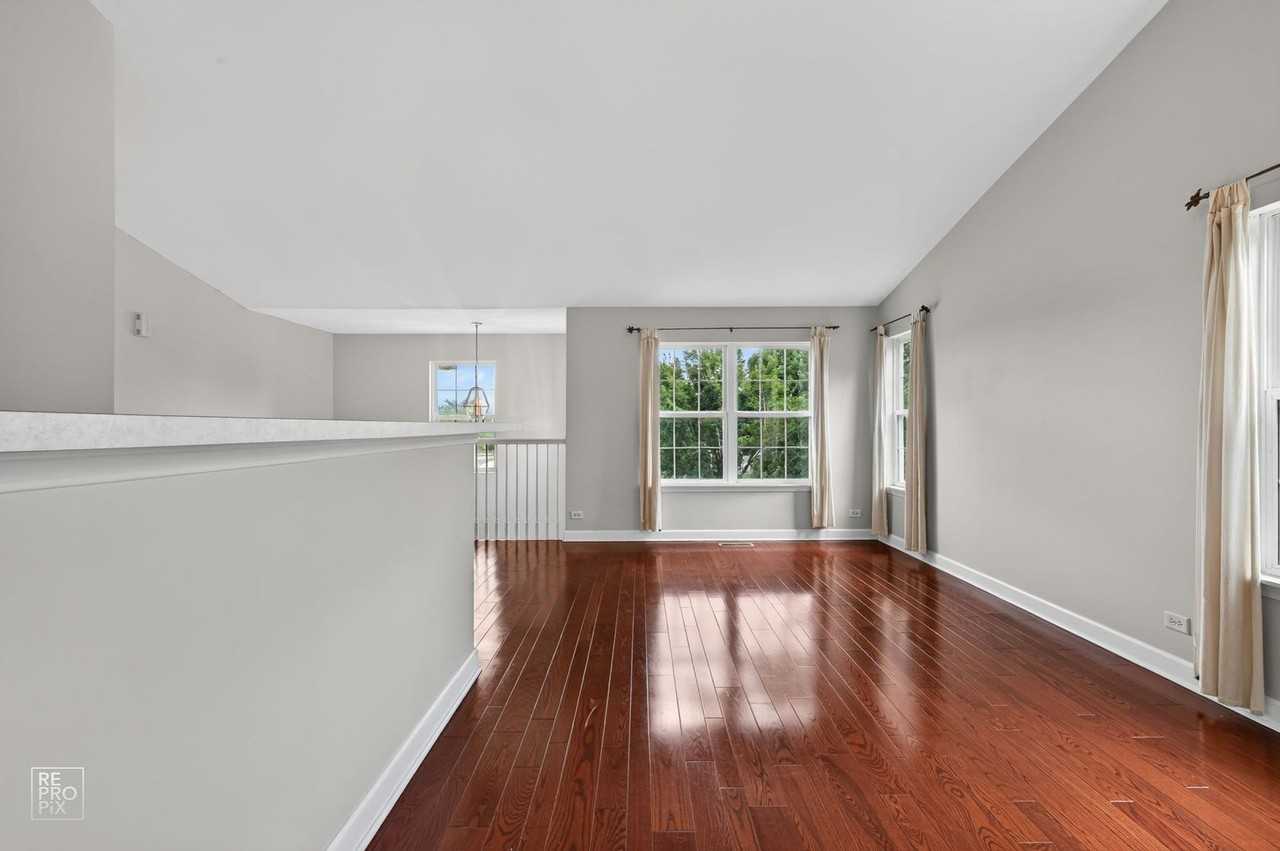 831 Genesee Dr - Photo 4 of 10