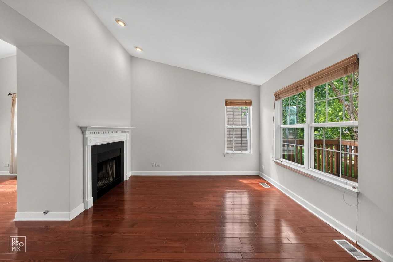 831 Genesee Dr - Photo 5 of 10