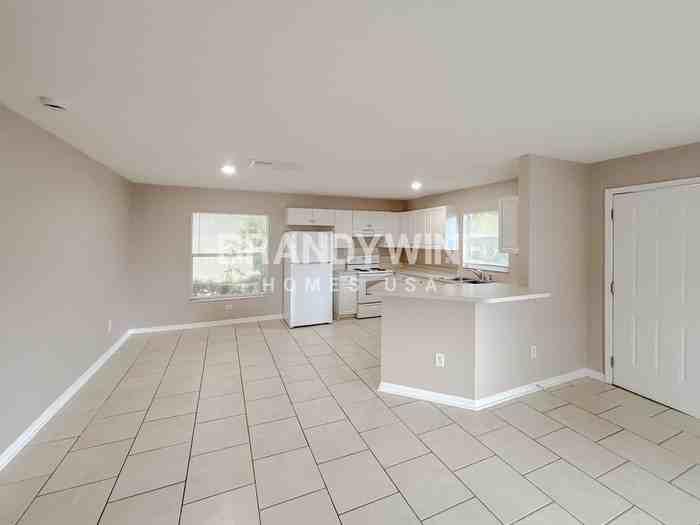 2900 6th Ave S - Photo 4 of 22