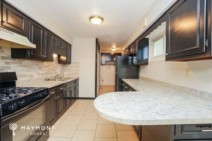 25120 Sandhurst Rd - Photo 5 of 12