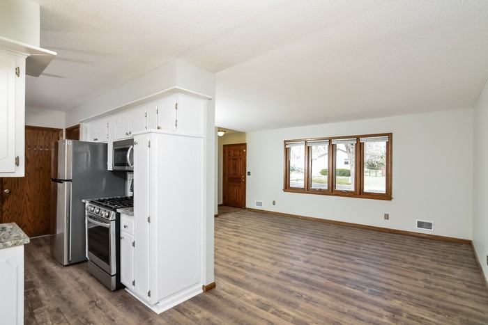 11811 65th Pl N - Photo 4 of 15