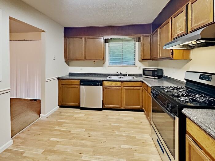 8401 Beechwood Trce - Photo 2 of 22