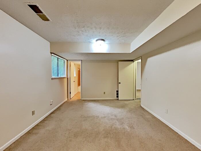 8401 Beechwood Trce - Photo 3 of 22