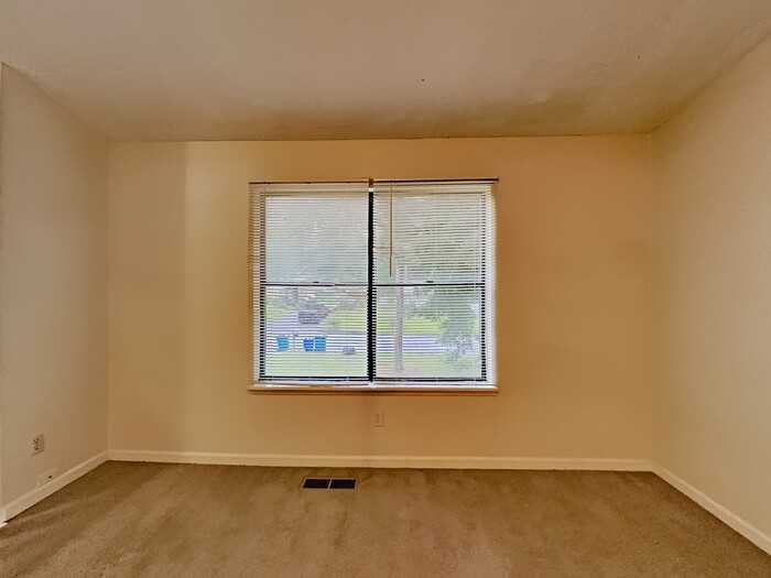 8401 Beechwood Trce - Photo 5 of 22