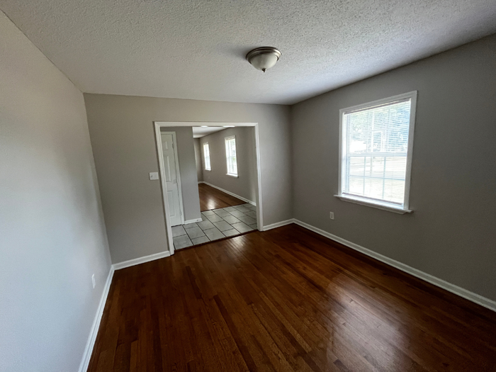 1585 Carol Dr - Photo 4 of 21