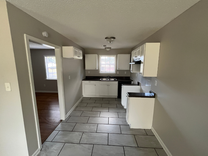 1585 Carol Dr - Photo 6 of 21