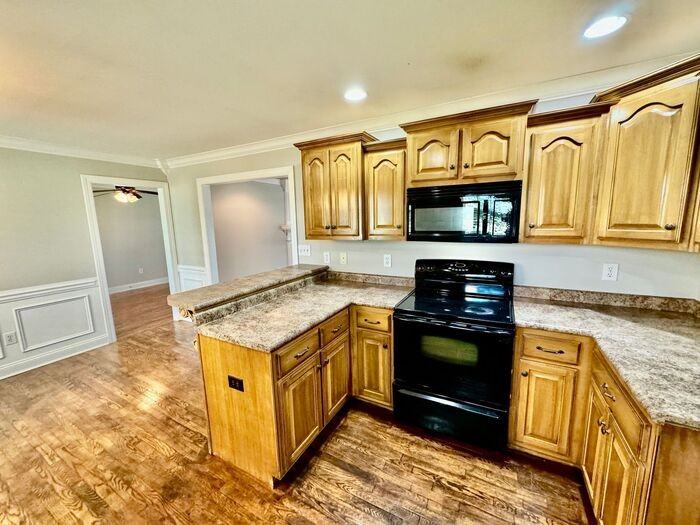 996 New Market Rd - Photo 7 of 20