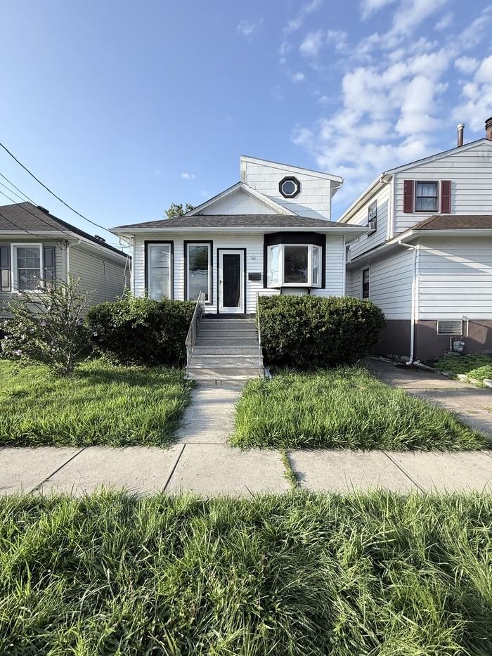 27 Lincoln Ave - Photo 2 of 33