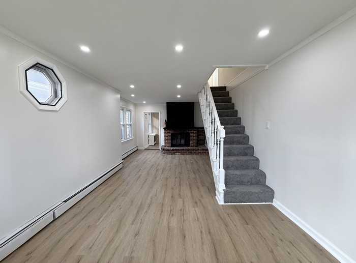 27 Lincoln Ave - Photo 3 of 33