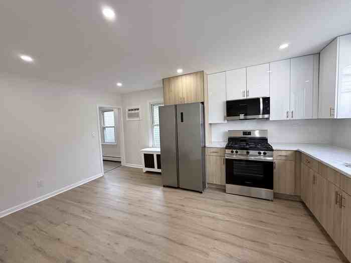 27 Lincoln Ave - Photo 7 of 33