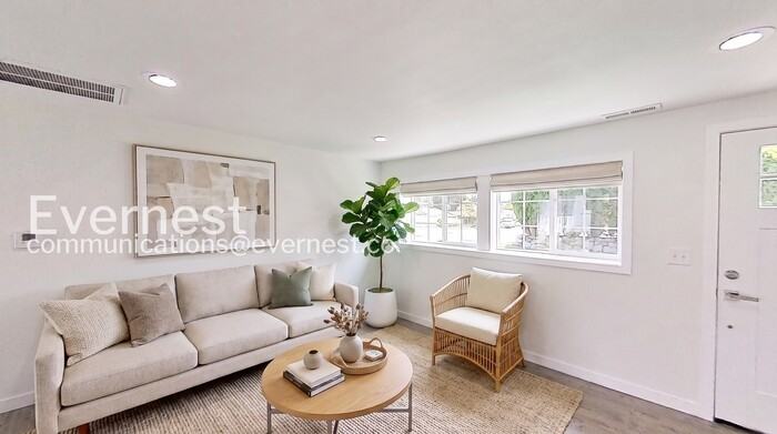 3930 Ne 6th Pl - Photo 4 of 15