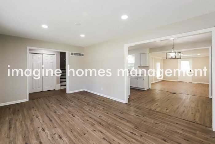 411 Stuart St - Photo 4 of 15