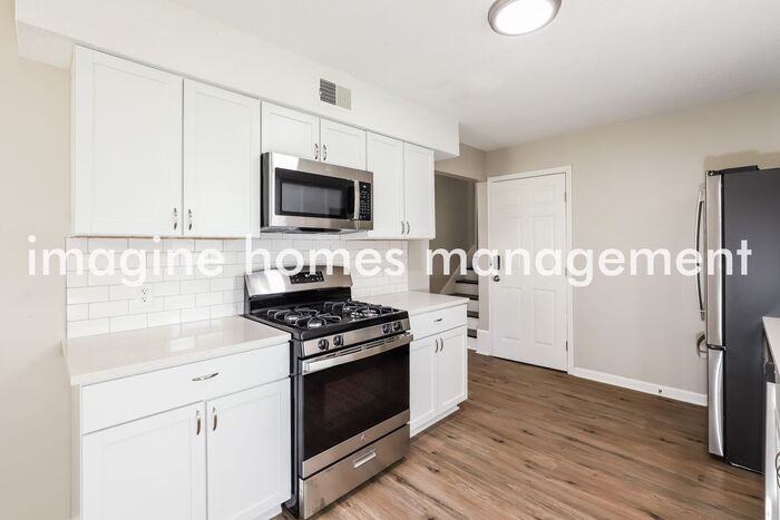 411 Stuart St - Photo 6 of 15