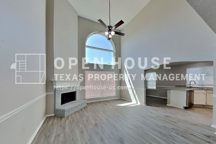 1101 Highland Station Dr - Photo 5 of 20
