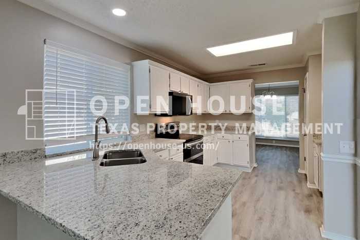 1101 Highland Station Dr - Photo 6 of 20