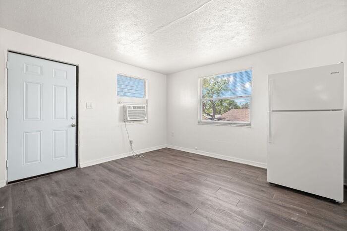 1908 1/2 43rd St S #2 - Photo 5 of 18