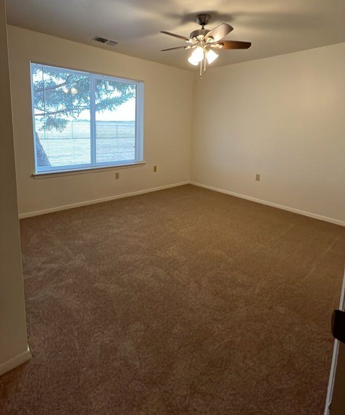 1342 Dakota Dr - Photo 5 of 7