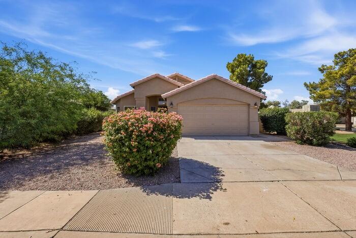 2525 E Camino St - Photo 2 of 30