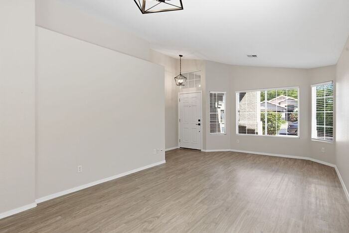2525 E Camino St - Photo 4 of 30
