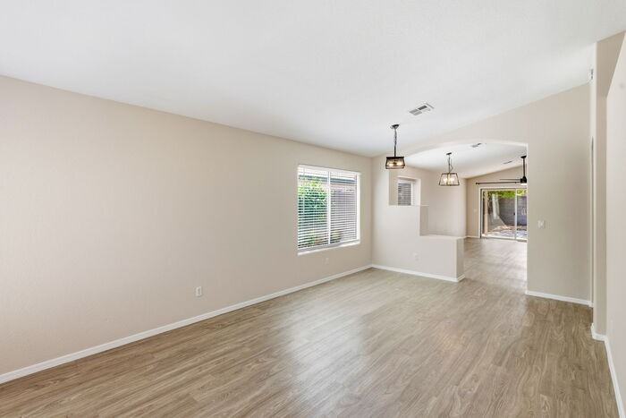 2525 E Camino St - Photo 5 of 30