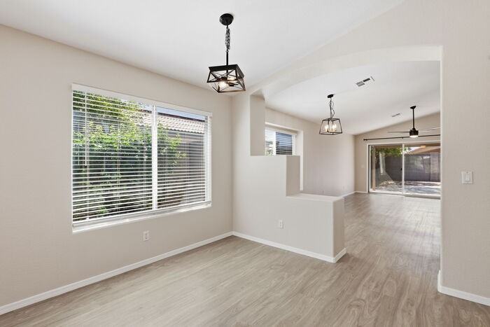 2525 E Camino St - Photo 7 of 30