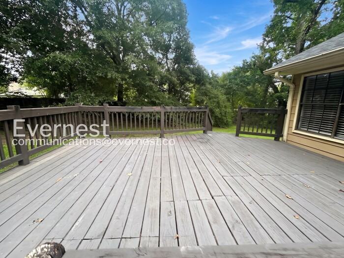 3615 Winterberry Ln - Photo 5 of 10
