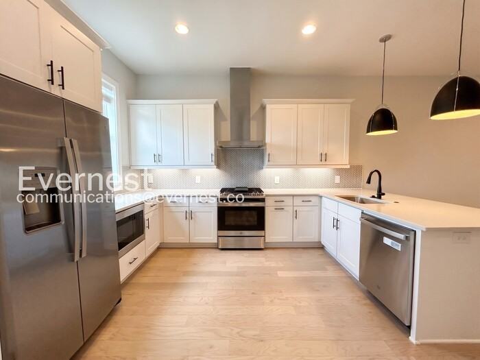 1011 44th Ave N #8 - Photo 6 of 30