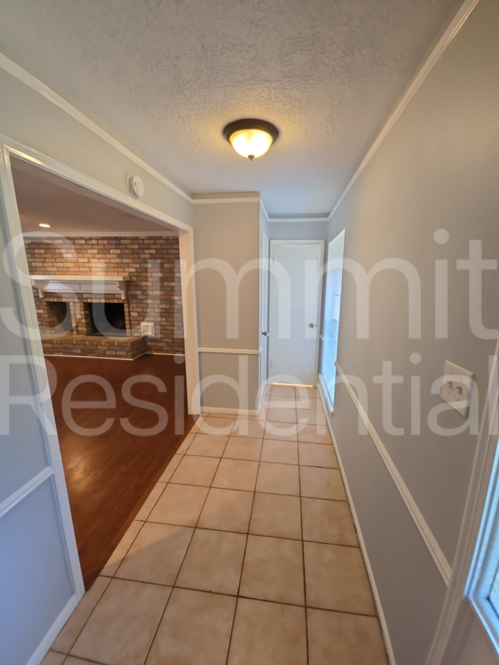 5223 Brownlee Ln - Photo 3 of 34