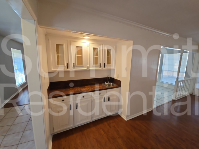 5223 Brownlee Ln - Photo 6 of 34