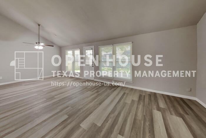 1618 Live Oak Hollow St - Photo 4 of 21
