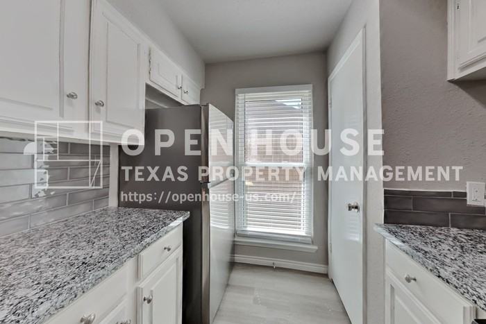 1618 Live Oak Hollow St - Photo 5 of 21