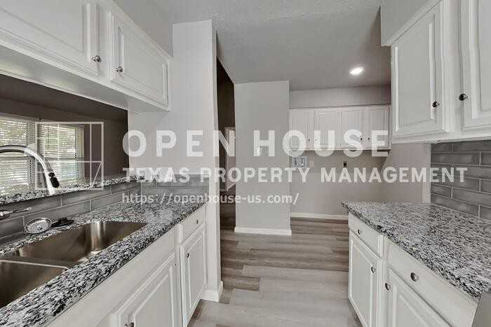 1618 Live Oak Hollow St - Photo 6 of 21
