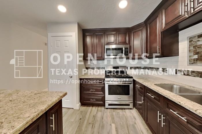 18116 Red Pine Ct - Photo 7 of 21