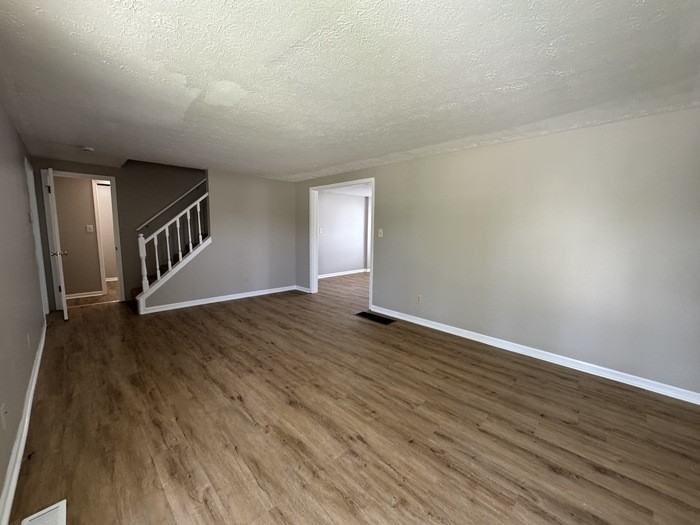 703 Kenny Ln - Photo 3 of 16