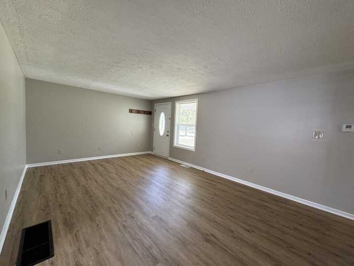 703 Kenny Ln - Photo 4 of 16