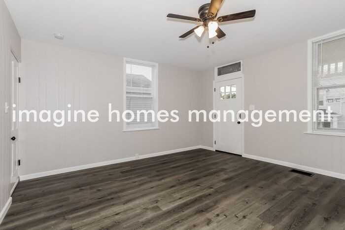 1111 Columbia St - Photo 4 of 23