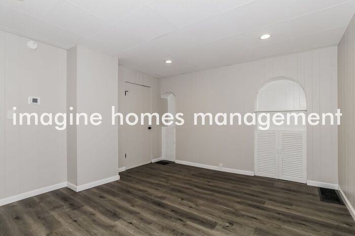 1111 Columbia St - Photo 6 of 23