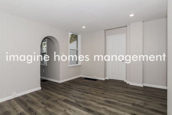 1111 Columbia St - Photo 7 of 23