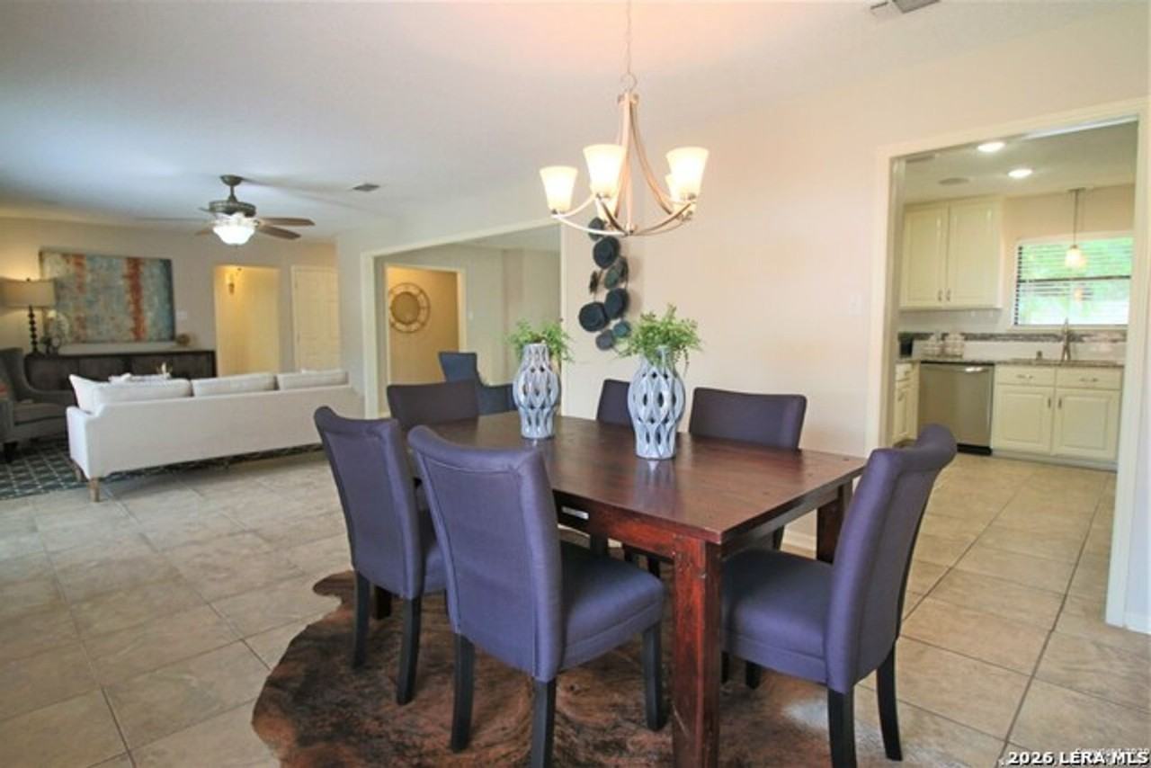 610 Creek Dr - Photo 3 of 12