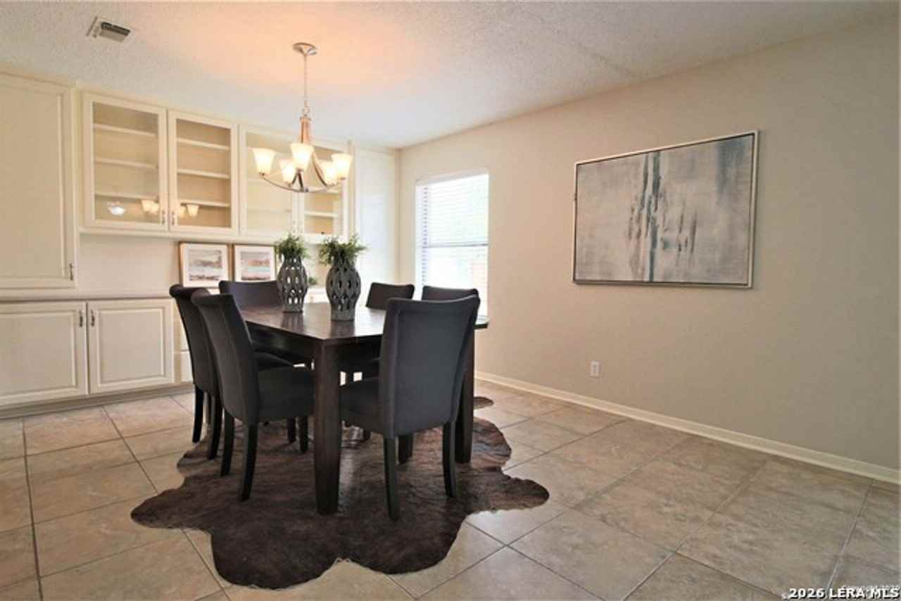 610 Creek Dr - Photo 4 of 12