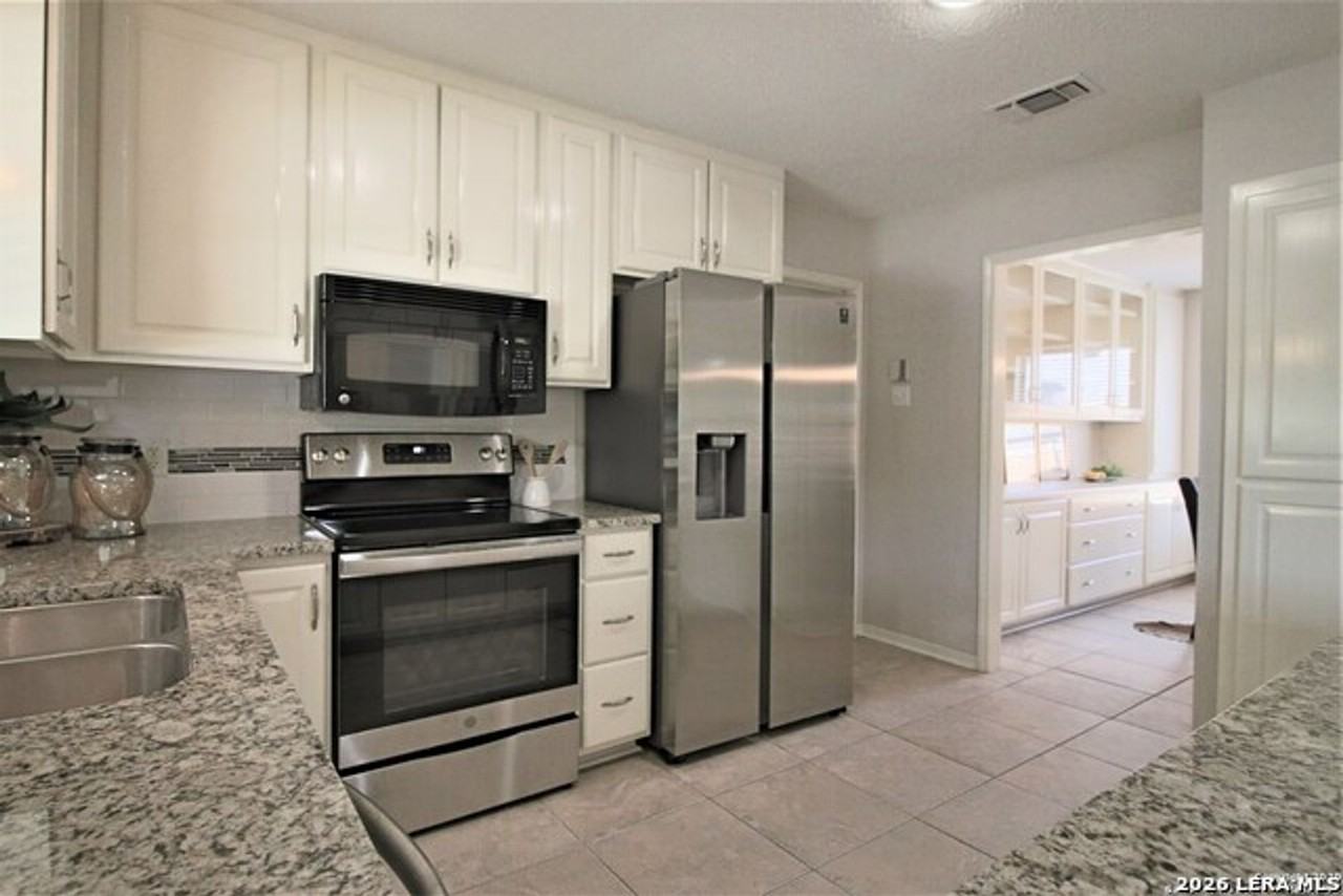 610 Creek Dr - Photo 5 of 12