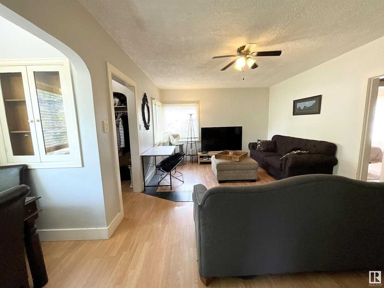12803 124 St Nw - Photo 3 of 24