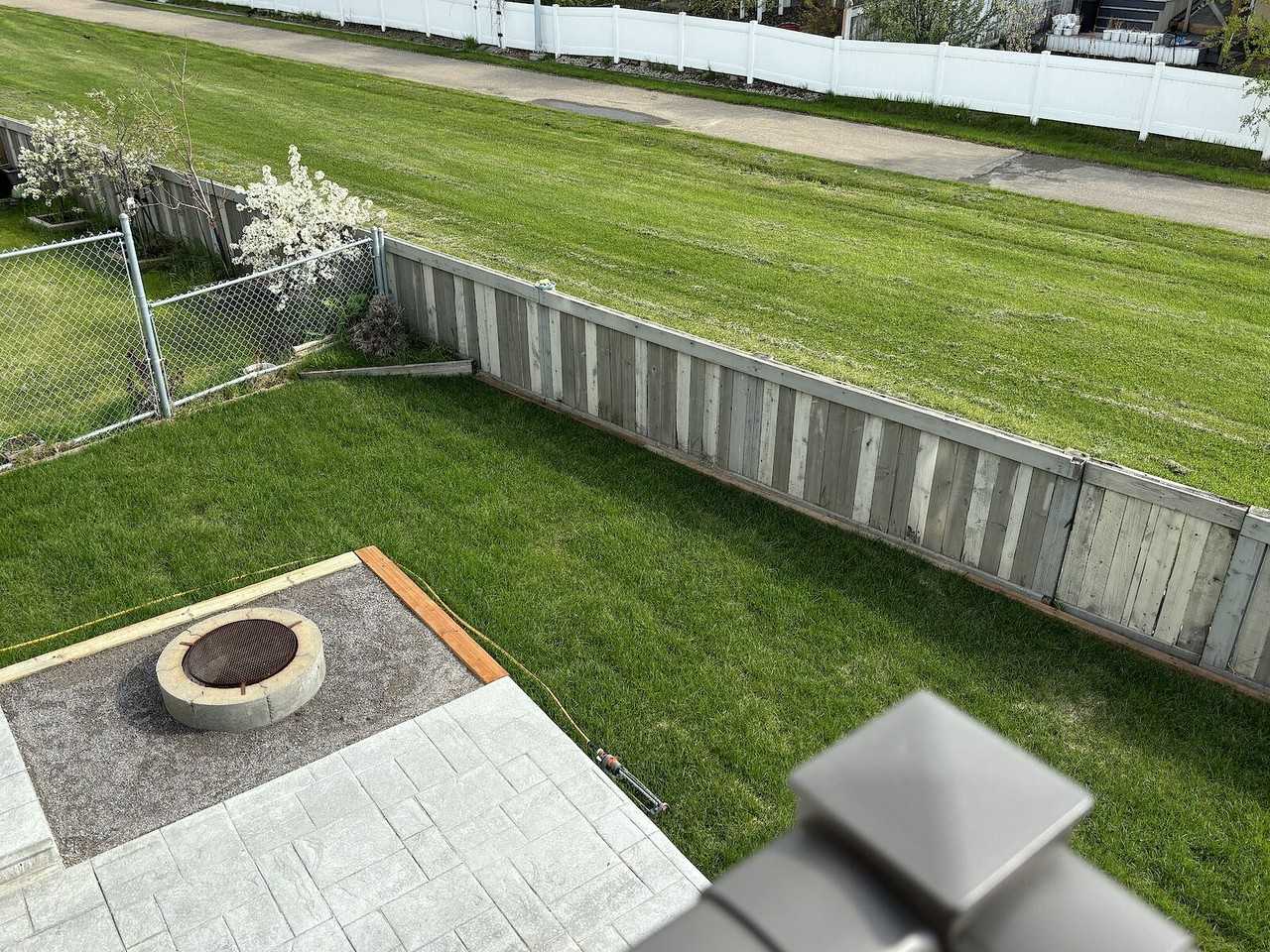 8061 166a Ave Nw - Photo 4 of 34